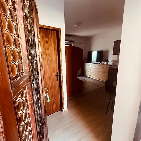 Apartman Lea *